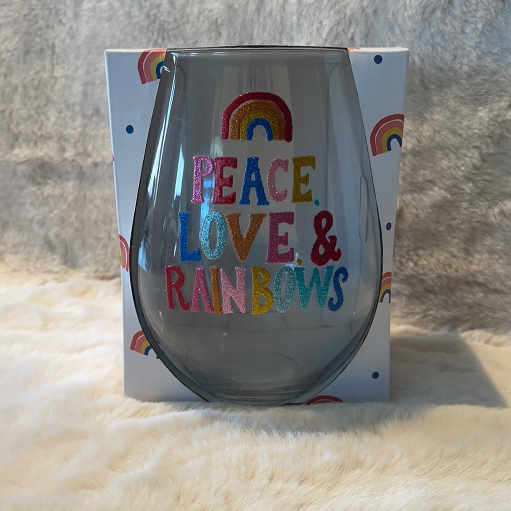 Party Glass it’s hold an entire bottle of wine 🍷 - just beautiful 😍